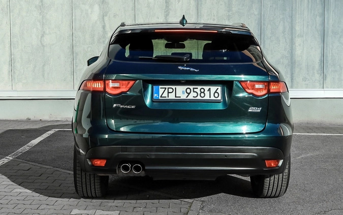 Jaguar F-Pace cena 128900 przebieg: 123800, rok produkcji 2017 z Szczecin małe 781